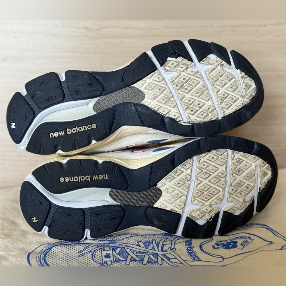 New Balance x Kith 990 v3 - Picture 7 of 10